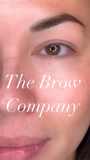 Stunning, right? ✨ This gorgeous Combo Brow was created by combining Nano Hair Strokes and a soft Powder Brow shading technique — the perfect blend for a natural yet defined look. At The Brow Company by Shannon, we specialize in Permanent Makeup, Microblading, Nano Brows, Powder Brows, Combo Brows, and PMU corrections. Our goal is to give you the best brows for your skin type, your lifestyle, and your desired aesthetic. 💛 Ready to wake up with flawless brows every day? 📲 Book your appointment: