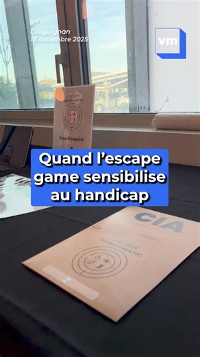 Var-matin on Instagram: "Un braquage vient d’avoir lieu dans une banque de Wall Street à New York. Quatre voleurs sont en fuite et ont emmené des otages. Les enquêteurs ont une heure pour les débusquer. « C’est le scénario, rassure Coline Isoardi, de l’escape game “Handigmatic”. » Accompagnée ce jeudi matin d’une équipe de l’APF - France Handicap, la chargée de développement territorial des actions de l’association pour le Var et les Alpes-Maritimes propose aux salariés d’une entreprise ce forma