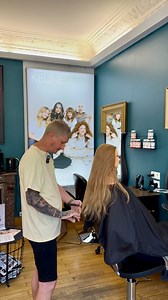 Une coupe sans rendez-vous ? Mais oui bien sûr ✨💇🏼‍♀️ Si seulement c’était si facile ! 😂 Pour réserver, direction Planity — lien en bio ! 📲 📍 30 Av. de Rivalta Di Torino, 38450 Vif 📞 04 76 45 23 86 #linstantbyjoris #humour #coiffure #coiffeur #salon #salondecoiffure #cheveux #hair #hairstyle #haircare #metier #fierte #fierdetrecoiffeur #proudhairstylist | L'instant by Joris