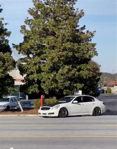 This modified Infiniti G35 sounds really amazing 🤩 #shorts