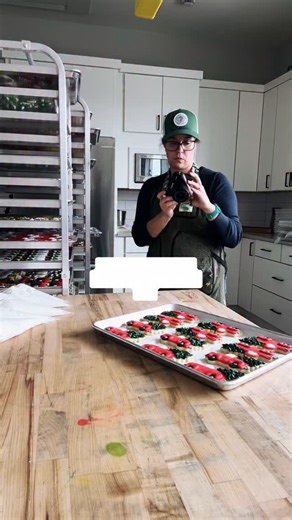 Bakers, here’s the easiest way to build a nonstop content bank: 3 photos per tray. Start → mid → final. Done. It aligns perfectly with the “Capture As You Work” and “One-Batch Rule” strategies from my Marketing Made Easy for Bakers guide. This timelapse is what it looks like in real life. Want the full guide? Comment CONTENT and I’ll send it to you! . . . #cookies #cookiedecorating #cookiedecorator #cookiesofinstagram #sugarcookies #sugarcookiedecorating #bakery #baker #bakercontent #contentcrea