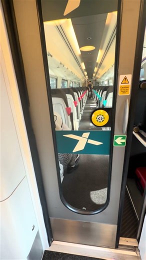 Class 220 door groans. #trainspotting #rail #class220