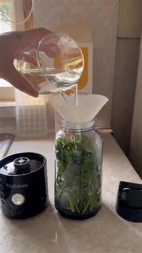 This blender is great to save time with its rechargeable and portable feature💫 you can use it at home or outside. 🌿🍋 #portableblender #popbabiesblender #smoothieblender #healthylifestyle #delicious_food #smoothiemaker #happydays