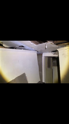 The Most Decayed Abandoned House Ever.....