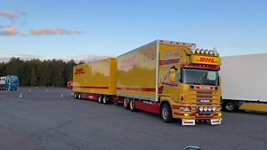 163K views · 4.1K reactions | King of the road….! #scania #v8 #V8Power #v8engine #scanıa #scania #scaniav8 #4series #4seri̇es #4serıes #trucks | Lee Elliott Truck Photography | Facebook