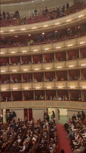 Watch the opera "Faust" at the Vienna State Opera.