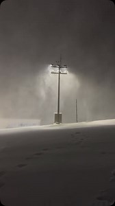 ￼Cold Snap Brings Snow and Storms Across Greece A sudden cold snap has blanketed several regions of Greece in snow, on Wednesday, March 19, disrupting the early spring weather with a sharp drop in temperatures. Severe Weather Warning in Effect The Hellenic National Meteorological Service (EMY) has issued an emergency weather bulletin, highlighting the sharp temperature drop, heavy rain, thunderstorms, and snowfall in mountainous and semi-mountainous areas. Some lower-altitude regions in eastern 