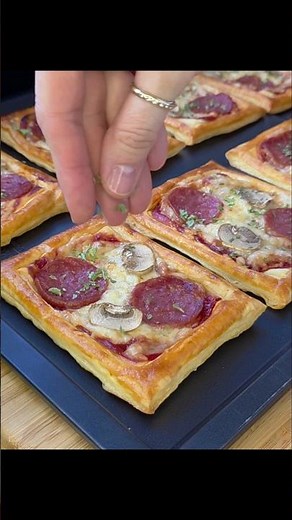 Faster than the delivery service! 🍕🏎️ Mini pizzas in 20 minutes!