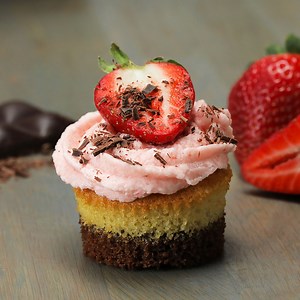 Bake these three-layered cupcakes with your kids! Visit Amazon to get a bag of Robin Hood® Flour and get going on this recipe. | Tasty
