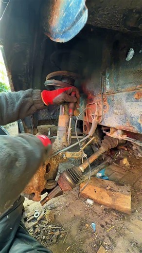 Transit 4x4 - Fahrwerk ausbauen