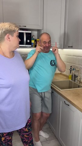 When doing the dishes turns into a dance break