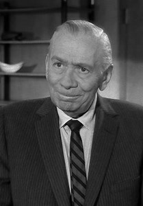 Perry Mason S04:E24 - The Case of the Violent Vest