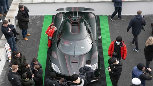 $2,800,000 Koenigsegg Agera RS surrounded by crowd