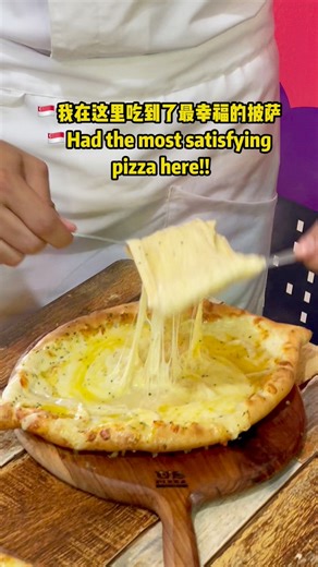 🇸🇬Seriously the most satisfying cheesy boat pizza ever from this Msia popular pizza chain!!! 🤤🤤 and they definitely serve one of the best pepperoni pizza 😍😍 巨巨巨过瘾的蛋黄芝士披萨！！马来西亚很多分店的披萨店来到新加坡啦！📍 US PIZZA - Bedok, Singapore632 Bedok Reservoir Rd, 01-840, Singapore 470632 #USPIZZA #wheretoeat #sgfoodie #新加坡 #新加坡美食 #sgfood #singspore #PIZZA #cheese | FoodieKom 新马大吃货