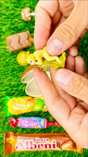 Relaxing Chocolate Sounds | ASMR Snickers Bar  #ASMR #SnickersASMR #ASMRChocolate #ChocolateASMR #CandyASMR #ASMRSounds #ASMRRelaxation | Minni Candy | Facebook