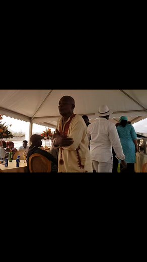 Ca danse partout. | Petit Pays