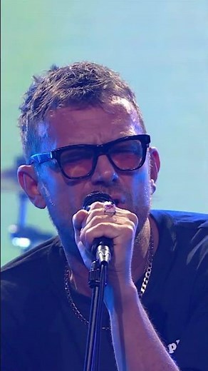 Gorillaz Performa "Silent Running" en VIVO por MTV | MTV Music