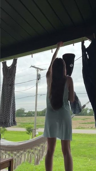 There’s just something about pulling clothes off the clothesline that makes a house feel more li