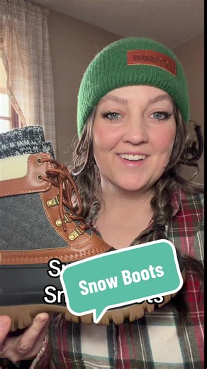 Snow Boots Keep Your Feet Warm in Winter Conditions