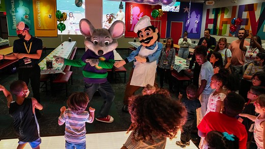 Chuck E. Cheese celebrates grand re-opening in Roanoke, offers free gameplay for kids