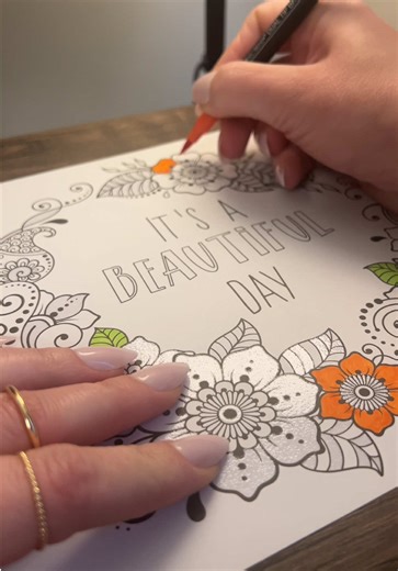 Fineliners, brush pens, coloring tools — here’s the easiest 20-minute reset ✍🏼💛 My go-to set for stress and journaling. #drawingtools #fineliner #brushpens #coloringtherapy #journalingtok