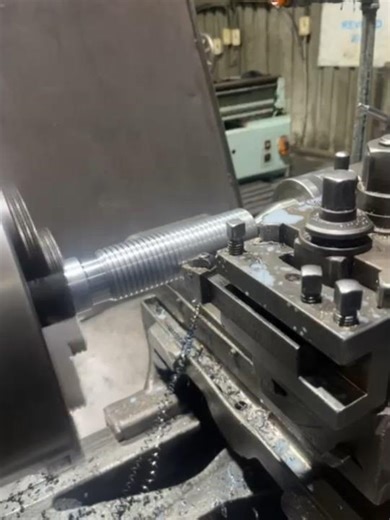 FAST CUTTING THREADS ON MILD STEEL BAR USING CONVENTIONAL LATH IN MECHANICAL WORKSHOP