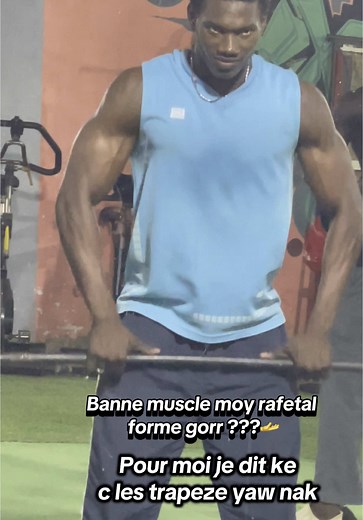 Trapeze moy rafetal forme gorr #newchallenge #motivation #musculation #exercise #trapeze #pourtoi #senegalaise_tik_tok🇸🇳pourtoichallenge #entrainement #ramadan #korr