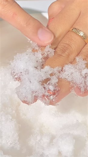 ES KOPI DI ATAS KUKU⁉️☕️ Bikin motif es kopi pake Salsa Peel Polish! Bisa dikelupas bahkan dicelupin ke es serut gini tetep aman bessttt 💦 Super awet & harganya cuma 6 ribuan! Siapaaa mau cobain jugaaa? 🫵🏻 #salsacosmetic #beautyiseasy | Nail by Salsa