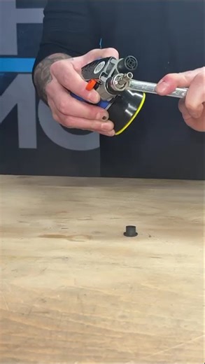 625627 - 75mm Air Operated Palm Sander Supplied With 75Mm Hook And Loop Backing Pad