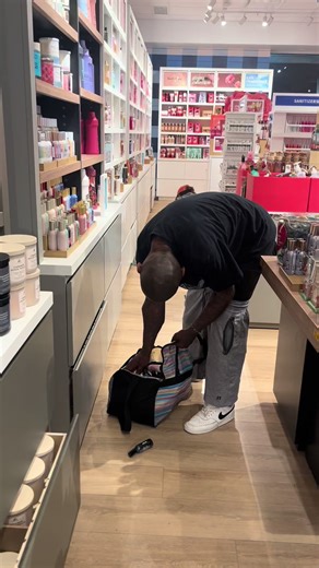 #fyp #bathandbodyworks #homeless #texas so for the ones that keep saying stop recording and do something bout it…lol what I did after I cut off the vid I followed these homeless called the cops their location n bam!! 💥 #steal