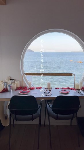 OCEAN HOUSE オーシャンハウス福岡【今宿】 on Instagram: "* 【プロポーズや記念日に】 @ocean.house_fukuoka 大人気のプラン。 特別なお料理と、特別な演出を。。。💍🌹 動画はディナータイムが始まる前。 本日のお客様の、テーブルスタンバイを完了したところ。 スタッフも背筋を伸ばし、少し緊張して、 お2人のご到着をお待ちします。 最高の1日をお過ごしいただけますように。 ◾️プラン名 ラグジュアリー記念日プラン ◾️特徴 テーブル上にキャンドル装飾演出がついた フルコーススペシャルプラン🕯️ ◾️料金 おひとり様あたり¥10,000(税込) ※キャンドル20本の卓上装飾つき🕯️ ※装飾不要の方はお申し付けください ~オプションメニュー~ ①追加キャンドル１０本 ￥1,100 ②花びらテーブル装飾（フェイク）￥2,200 ◾️コースメニュー 【Soup】 ・本日のスープ 【Antipasto freddo】 ・市場直送鮮魚のカルパッチョ 【Salad】 ・糸島産朝採り野菜のグリーンサラダ 【Bread】 ・ベーカリー直送焼きたてバゲット 