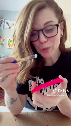 These tiny canvases are a great option when you don’t have a lot of time to paint! I did a second one after filming and just used my leftover paint. It took me 14 minutes. You can do it! #tinypaintingtutorial #learntopaint #eastart #tinypainting #flowerpainting #landscapepainting #paintingturorial #beginningartist