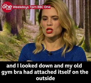 We love the way Hayley Atwell styled out this awkward stage moment! | The One Show