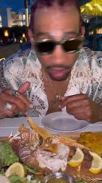 Eating Whole Fish at Snappers Restaurant & Bar Key Largo #foodie #keylargo #lifestyle #floridakeys