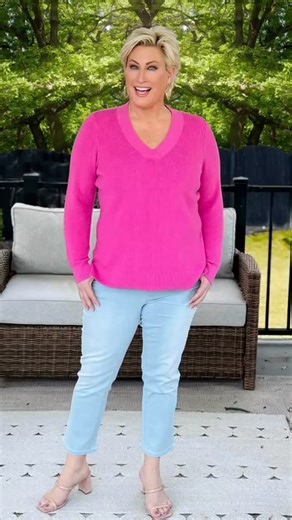 Belle by Kim Gravel on Instagram: "#TSV TripleLuxe Topstitch Cropped Jean - A715274 in Preppy Pink, White, Oyster, Black, Bleach Wash & Vintage Indigo https://bellekg.co/3MiwXZB Under $60 Twill & Denim Regular - Petite - Tall Sizes 0-32 Pairs with the Big Deal TripleLuxe Knit Tonal Stripe Top in Preppy Pink - A719628 - Universally flattering silhouette; in a clean, straight line from hip to hem - Falls just above the ankle - Length is perfect for heeled sandals, sneakers, flats or ankle boots"