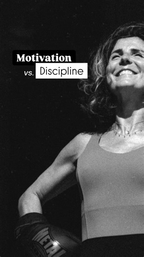 Lugdivine Meytre | Mouvement & Énergie au quotidien ✨ on Instagram: "Hello mes petits lutins des bois ❄️ Comment ça va vous par ici ? Oui, oui c’est l’hiver. Le vrai. Celui où la motivation préfère rester sous la couette et celui où j’aimerai me téléporter direct en été 🤌🏽😂 Je vous en parle plus longuement en newsletter (à retrouver gratuitement sur Substack, tous les vendredis !) mais je voulais vous en toucher 2 mots ici aussi : La motivation, c’est sympa… mais c’est capricieux. Elle est là