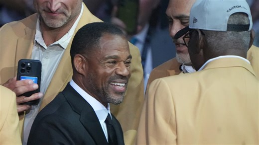 Pro Football Hall of Fame Class of 2025 arrives at enshrinement ceremony | Video