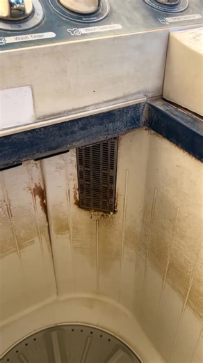 Your clothes may look clean. Your washing machine probably isn’t. 🧺 Over time, dirt, detergent residue and limescale build up inside the machine — where you can’t see it. ✨ Happi Planet Washing Machine Cleaner & Descaler deep-cleans the drum and inner parts, removing hidden buildup and odour in just one cycle. Clean machine. Fresher washes. Better performance. | Happiplaneteco