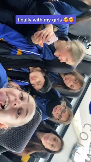 hi move schools with meeee 🥰🥰 #fyp #newschool #newfriends