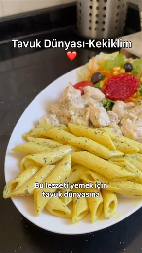Dışarıda yediğin Kekiklim tabağını evde yaptım.Yumuşacık tavuk, akışkan sos ve zerdeçallı makarna🤤