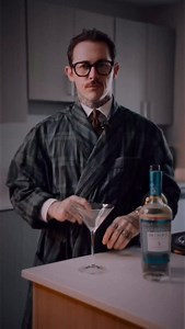 Let’s make my take on a martini. Neat and tidy. #martini #martinitime🍸 #asmr #cocktail #damienbroderick #drinkresponsibly | Damien Broderick