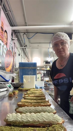 28K views · 638 reactions | I’m out here plating perfection, and my staff’s out here with improv comedy, side conversations, and Oscar-worthy interruptions. At this point, I need a confessional booth in the kitchen. ⸻ #POV #KitchenChronicles #ChefLife #KitchenComedy #BakingWithDrama #TheOfficeVibes #GordonRamsayWho #FoodieFunnies #ContentGoneWrong #RealKitchenEnergy #BehindTheScenesChaos #RelatableAF #ViralVibes #MomBossMode | L.A Donuts | Facebook