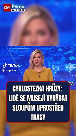 👀 Už několikrát jsme vám ukázali konstrukční nástrahy a nebezpečná místa na cyklostezkách napříč Českem. Na Slovensku jsou ale dál. Na 400 metrech nové trasy je toho špatně tolik, že by se divili i v Kocourkově. Cyklisté tu na starém povrchu kličkují kolem hodně divoké středové čáry i mezi sloupy lamp.