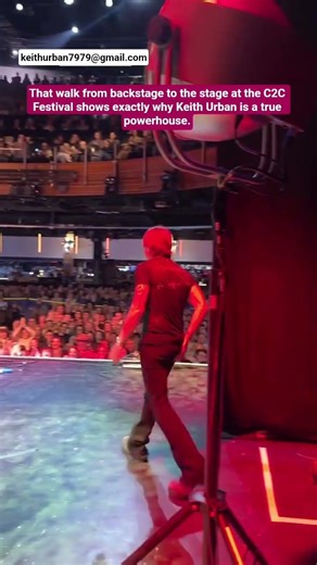 Keith Urban walks out to the stage at the C2C Festival UK. #viral #c2c #c2cfestival #glasgow #london