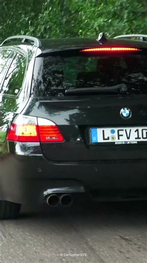 BMW M3 E46 vs BMW M5 V10 Straight Pipe exhaust sound!
