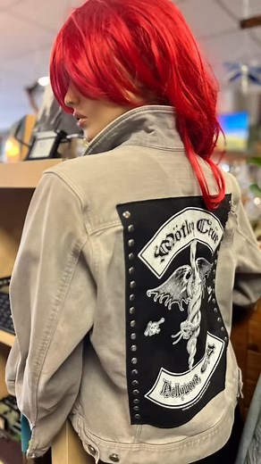 @livewirerocknroll dropped a bunch of new jackets and shirts! 🖤🐍🖤 So many great new styles and even some vintage tops! #rockymountainpunk #natureart #oddities #giftshop #livewirerocknrollshop #livewire #rockerstyle #jackets #flannels #tshirts #rocknroll #musicfashion #lakewood #denver #colorado | Rocky Mountain Punk
