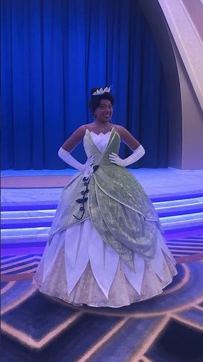 Princess Tiana Shows Off Her Magical Dress!