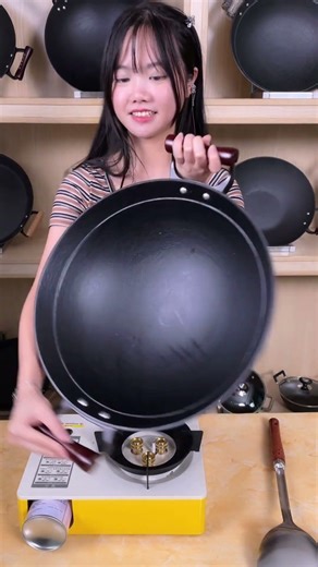 7161804202287631648 Throw away your old pots and pans, this cast iron pot is-stick,