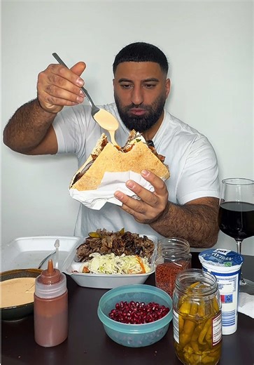 Was isst ihr so nach dem Training? #asmr #eating #döner #essen