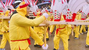 After tonight, the Year of the #Dragon will arrive. 🐉Chinese people hold a special affection for dragons, often expressing love and reverence in various ways. On New Year's Eve, let us share with you Xianju's most important Spring Festival custom – the Bench Dragon.🐲 When hundreds of people dance it together, it resembles a giant dragon treading on auspicious clouds, crossing over 400 years of the river of time, dashing towards us…🥳#chinesenewyear #dragonyear #HappyNewYear #ChineseNewYear2024